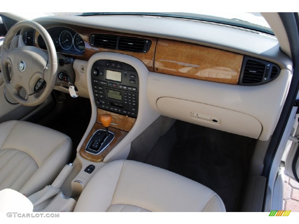 2002 Jaguar X-Type 2.5 Sand Dashboard Photo #59718840