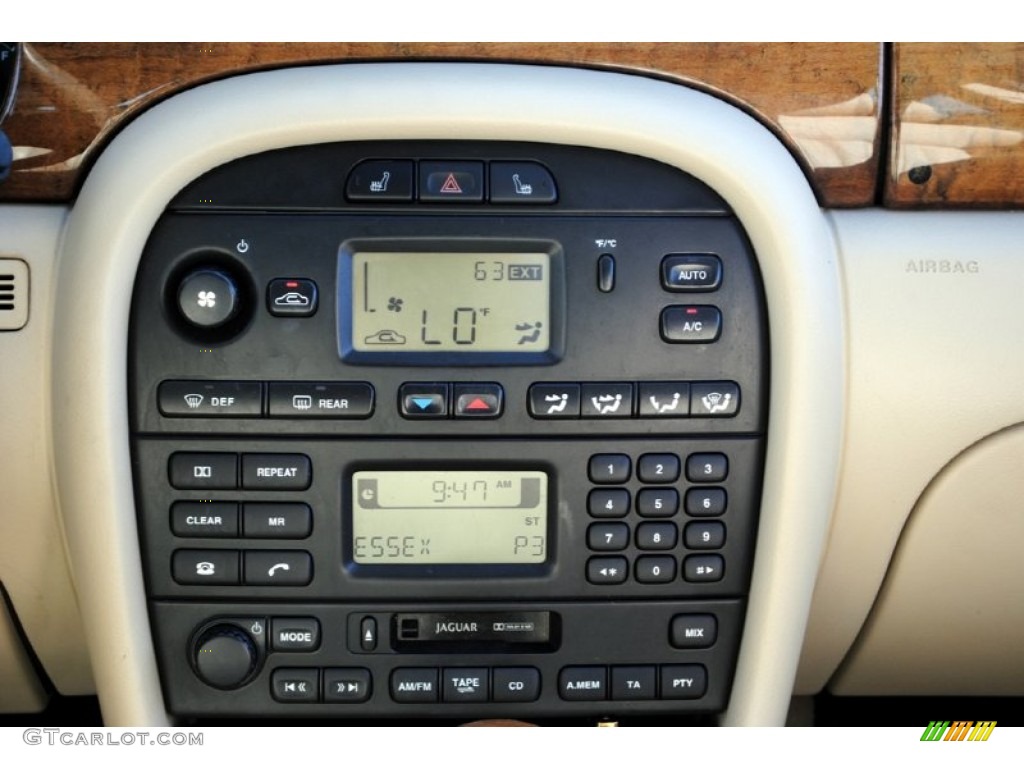 2002 Jaguar X-Type 2.5 Controls Photo #59719017