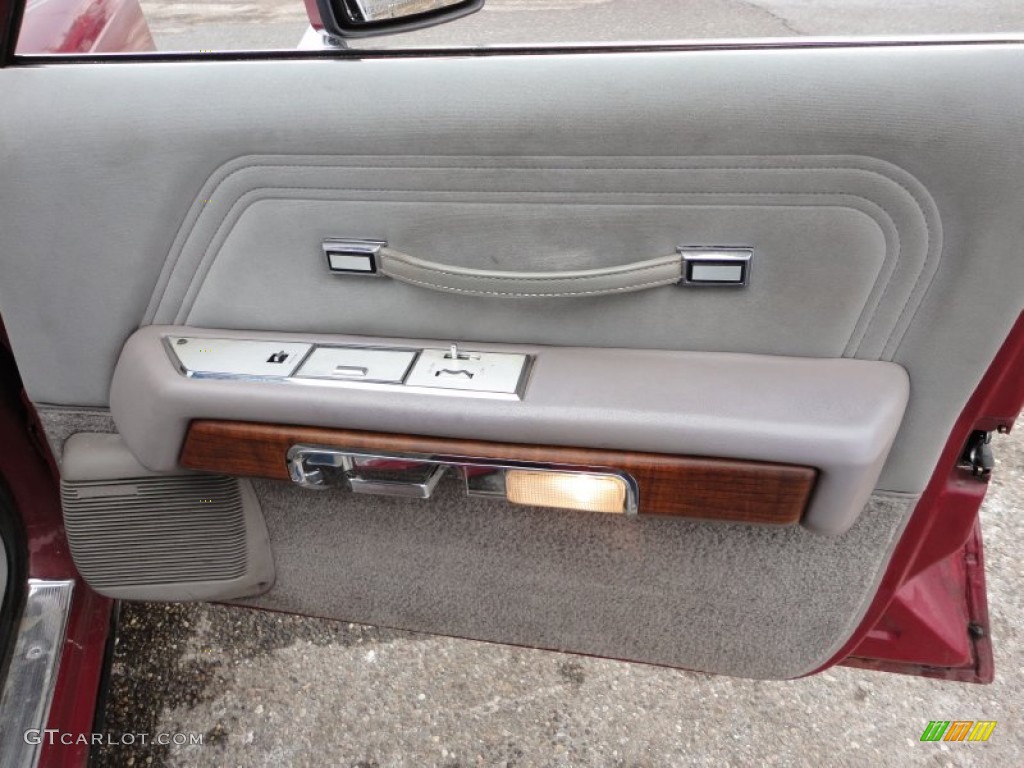 1990 Ford LTD Crown Victoria LX Grey Door Panel Photo #59720306