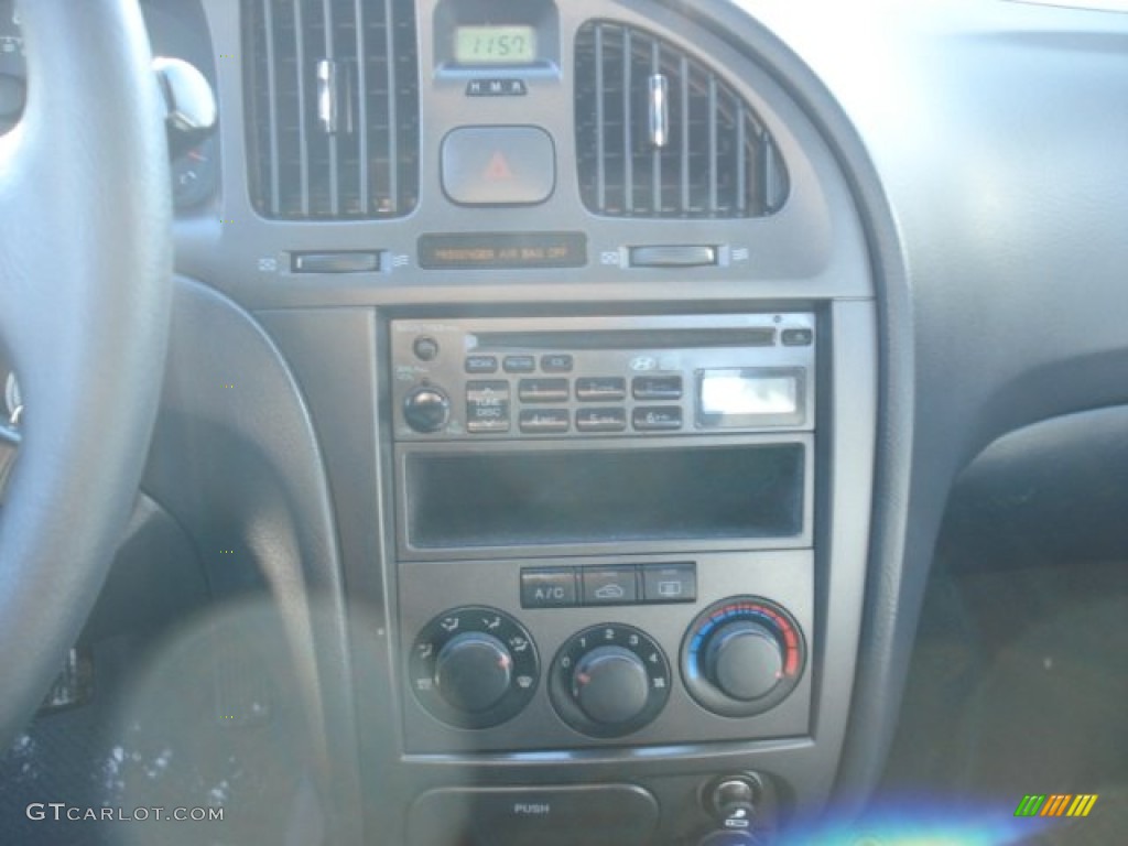 2004 Elantra GLS Sedan - Sterling Silver / Gray photo #22