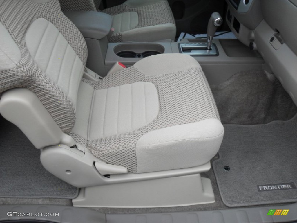 Beige Interior 2010 Nissan Frontier SE V6 King Cab Photo #59723811
