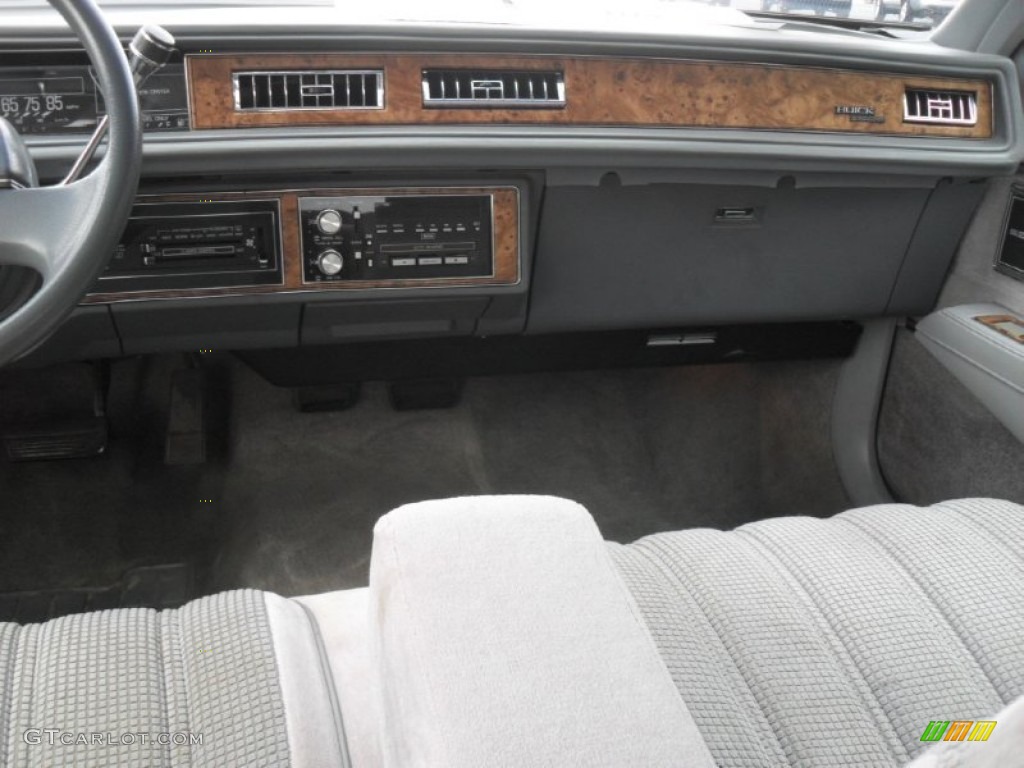 1990 LeSabre Custom Sedan - Silver Metallic / Slate Gray photo #15