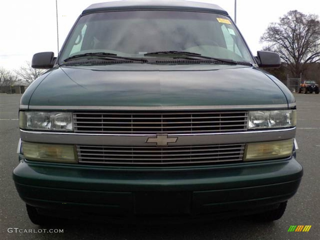 2000 Astro AWD Passenger Conversion Van - Dark Forest Green Metallic / Medium Gray photo #2