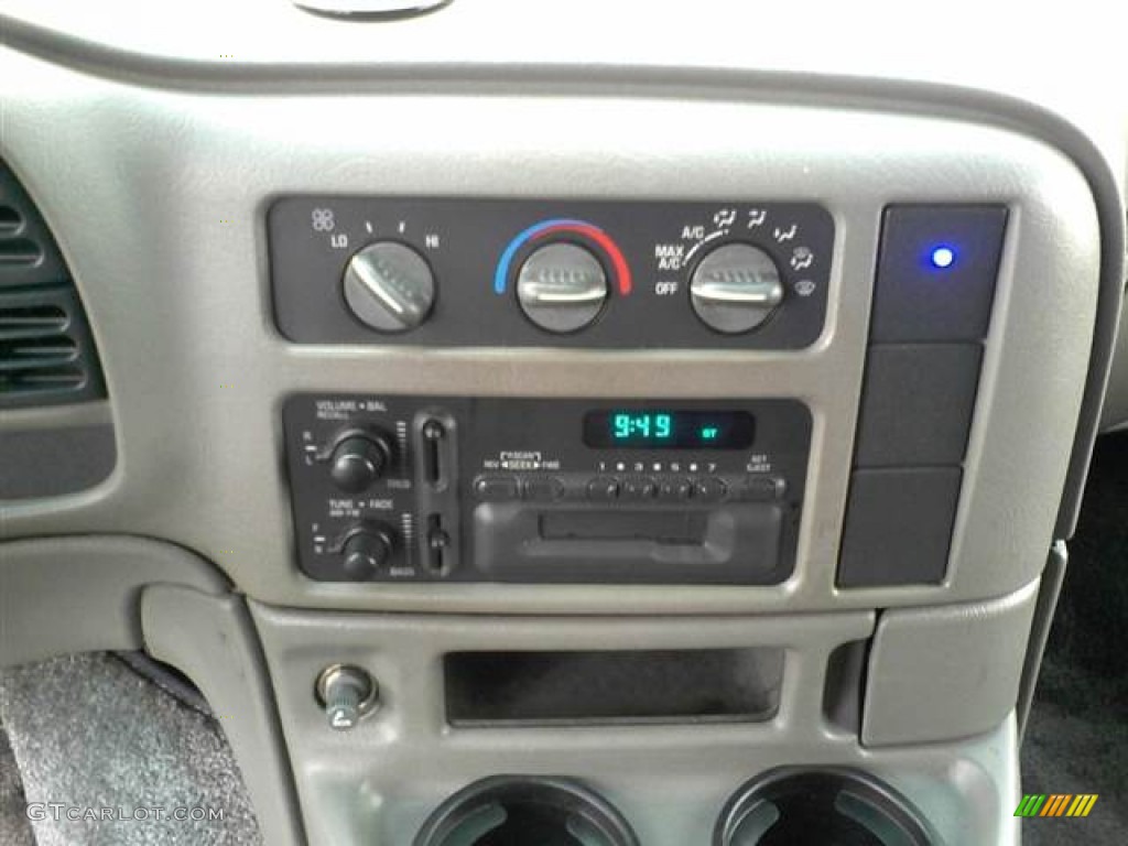 2000 Chevrolet Astro AWD Passenger Conversion Van Controls Photo #59732589