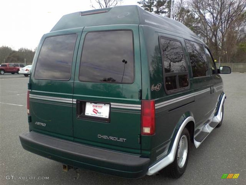 2000 Astro AWD Passenger Conversion Van - Dark Forest Green Metallic / Medium Gray photo #16