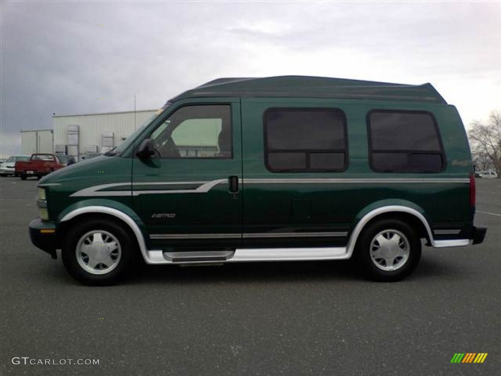 2000 Astro AWD Passenger Conversion Van - Dark Forest Green Metallic / Medium Gray photo #18