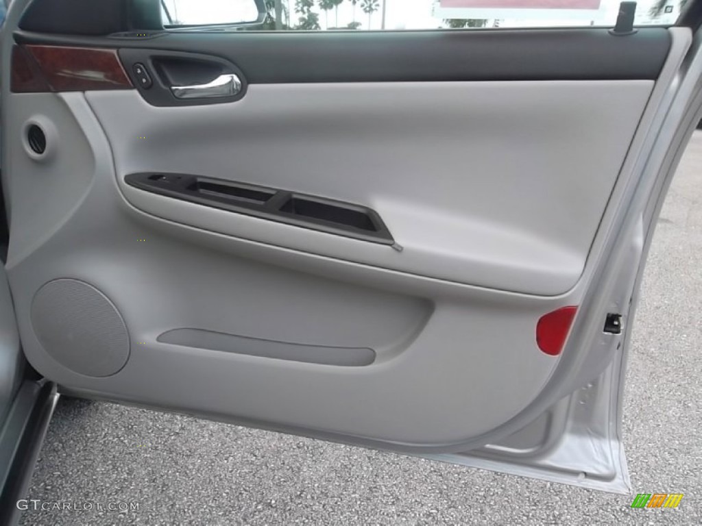 2006 Chevrolet Impala LT Gray Door Panel Photo #59740130