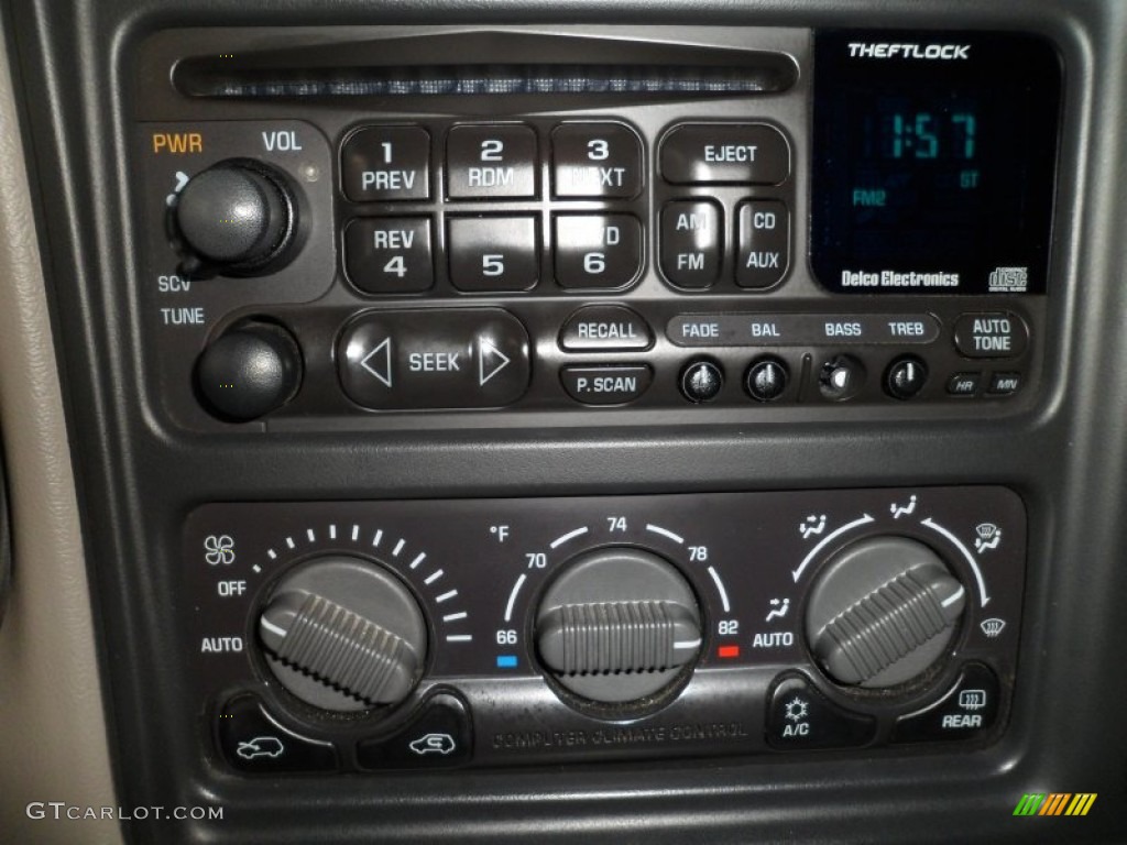 2001 Chevrolet Tahoe LT 4x4 Audio System Photos