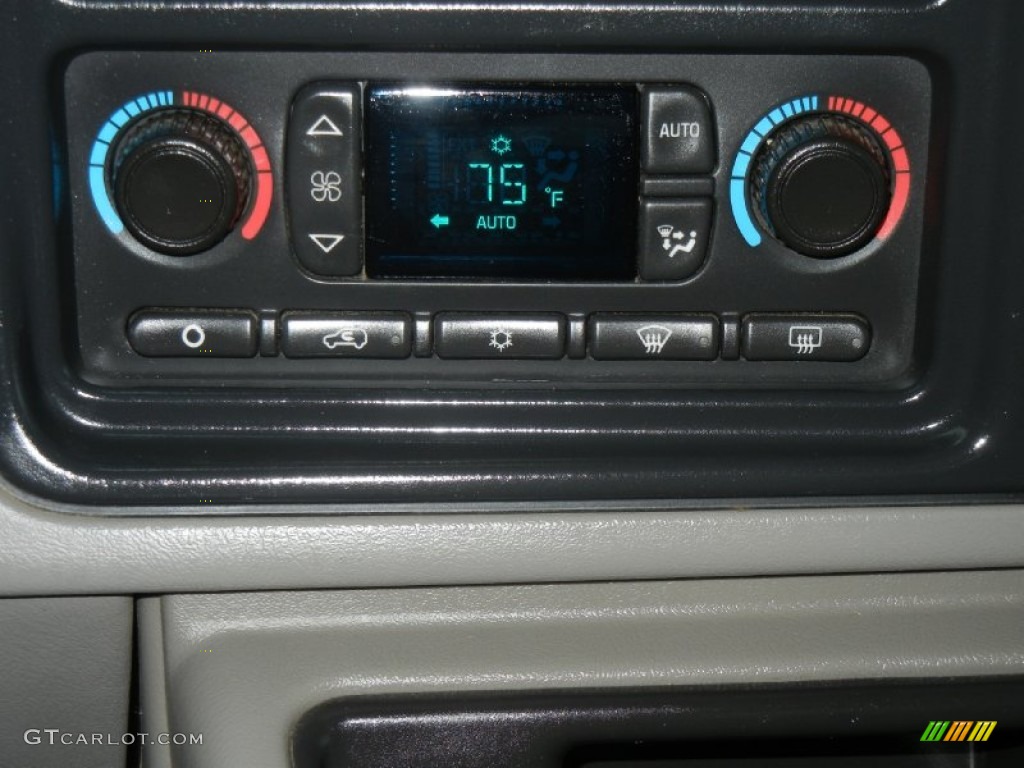 2004 Chevrolet Silverado 2500HD LT Crew Cab 4x4 Controls Photo #59742458