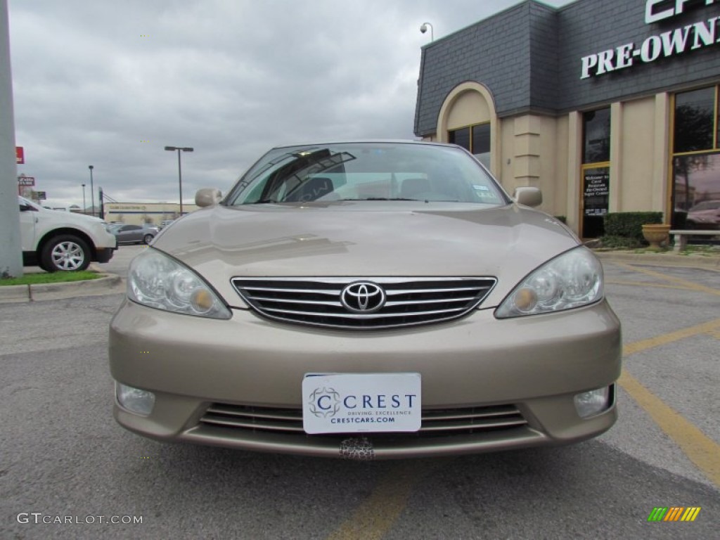 2006 Camry XLE V6 - Desert Sand Mica / Taupe photo #6