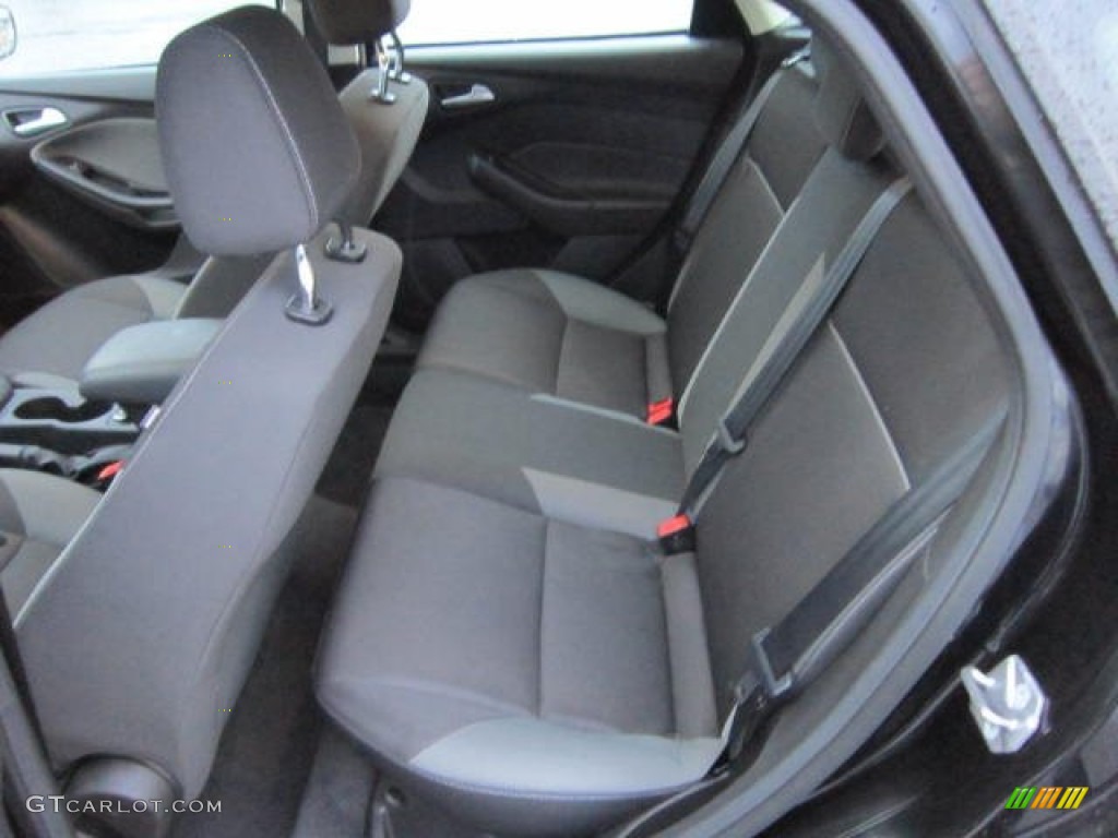 2012 Focus SE 5-Door - Black / Charcoal Black photo #14