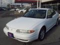 Arctic White 2002 Oldsmobile Alero GL Sedan