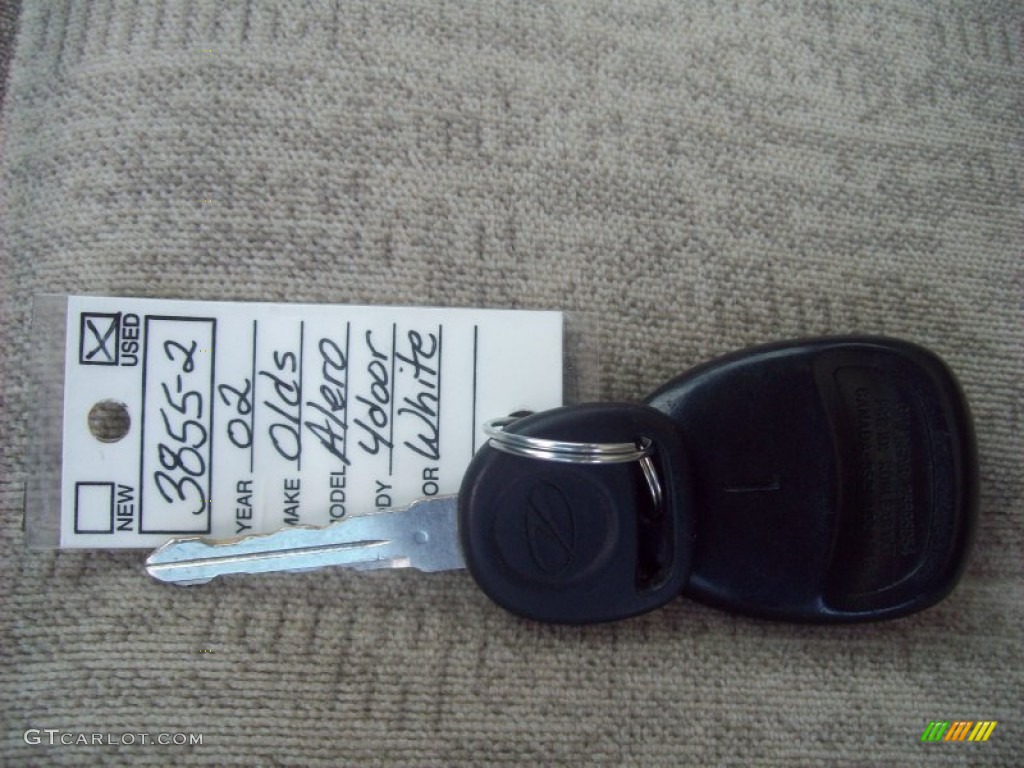 2002 Oldsmobile Alero GL Sedan Keys Photos
