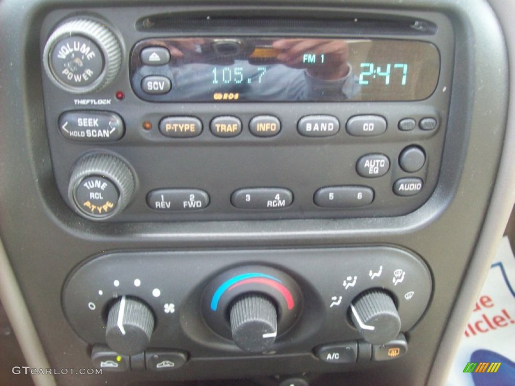 2002 Oldsmobile Alero GL Sedan Audio System Photos