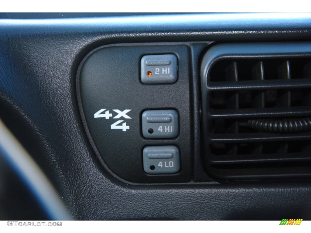 1998 Chevrolet Blazer LS 4x4 Controls Photo #59750813