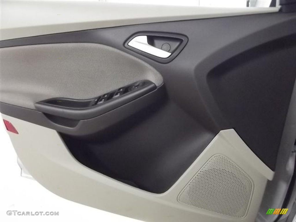 2012 Focus SE Sedan - Ingot Silver Metallic / Stone photo #20