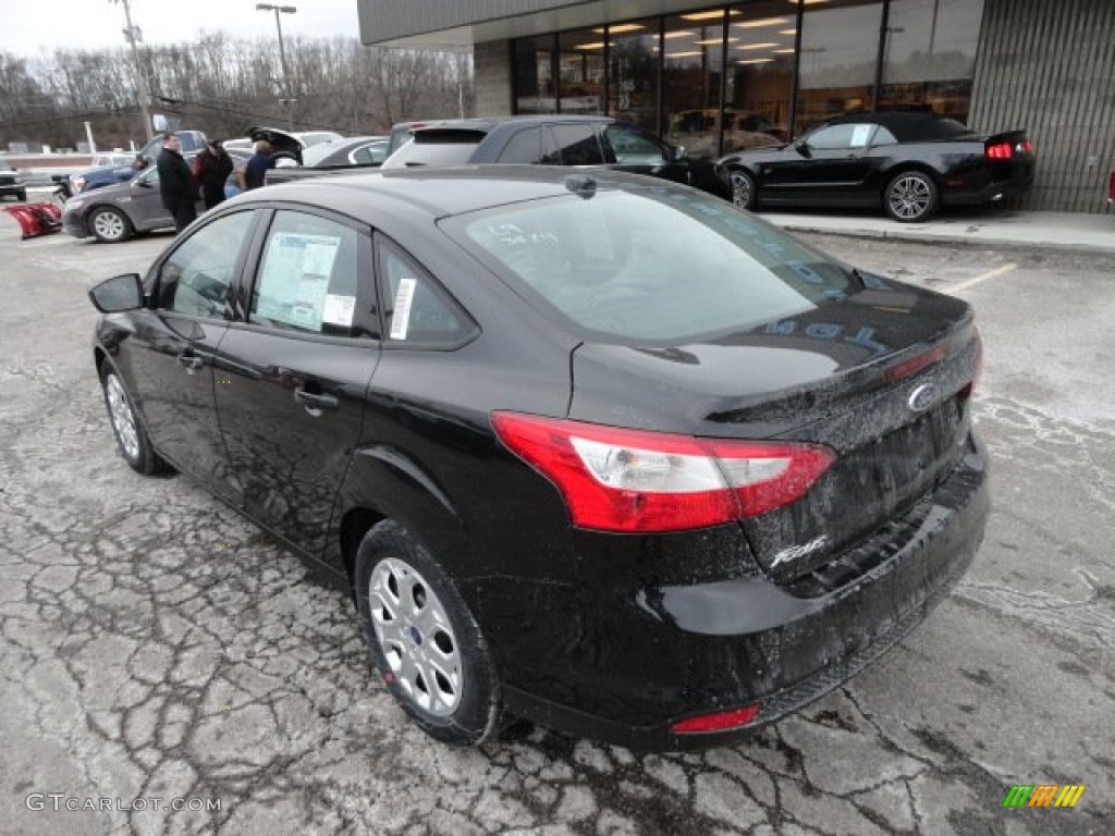 2012 Focus SE Sedan - Black / Charcoal Black photo #2