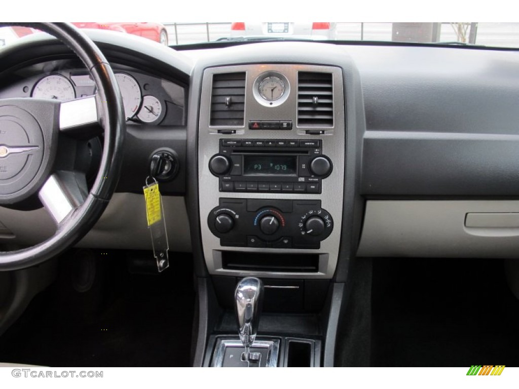 2006 Chrysler 300 Touring Controls Photo #59760746