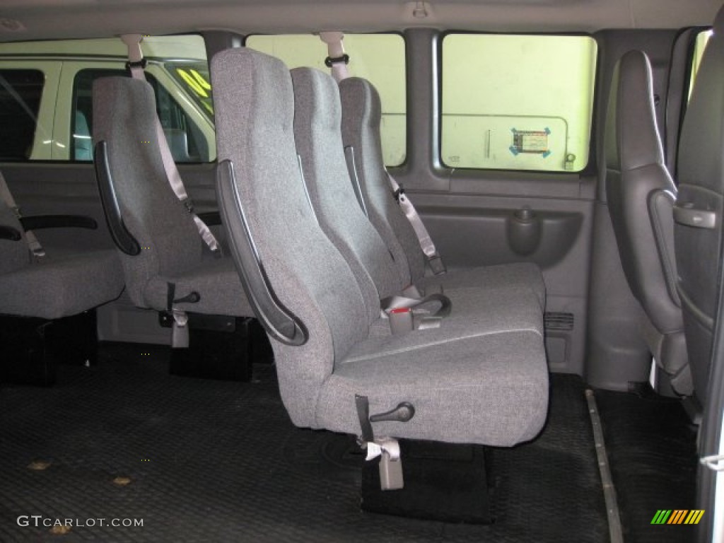 2004 Express 3500 Passenger Van - Summit White / Medium Dark Pewter photo #5