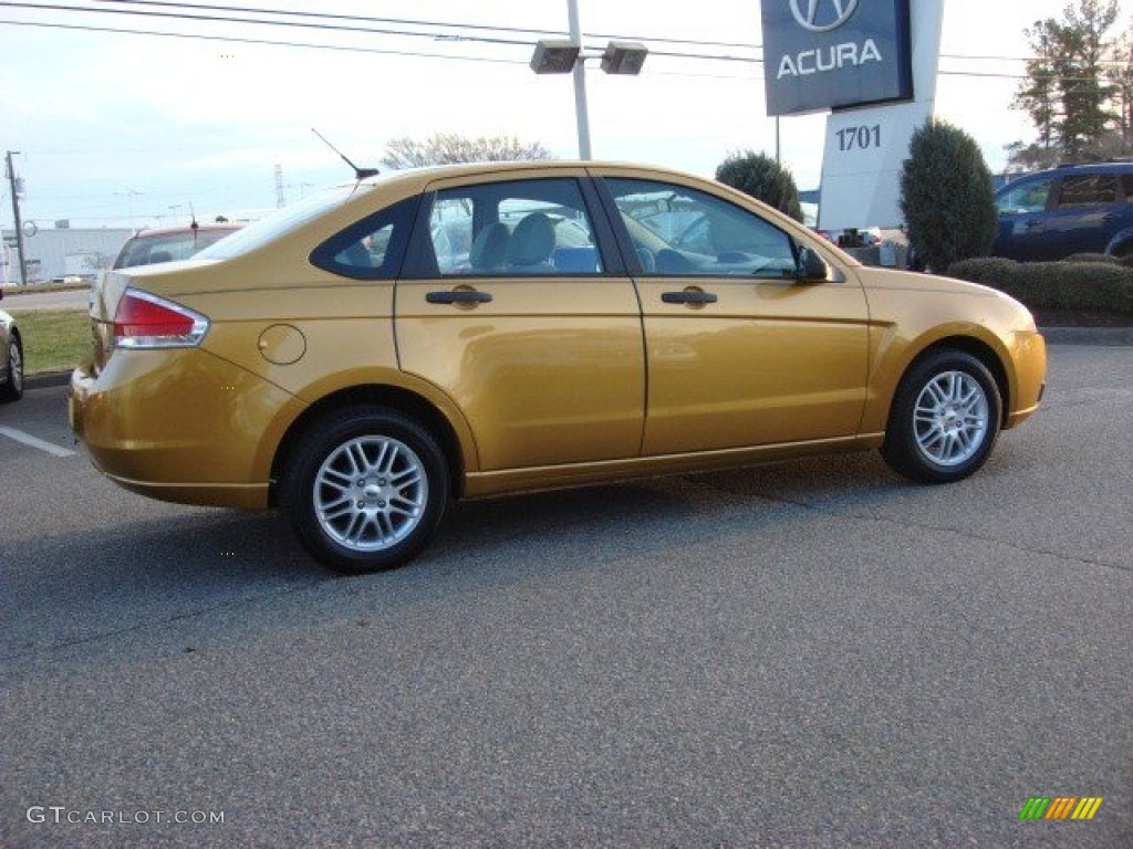 2009 Focus SE Sedan - Amber Gold Metallic / Medium Stone photo #6