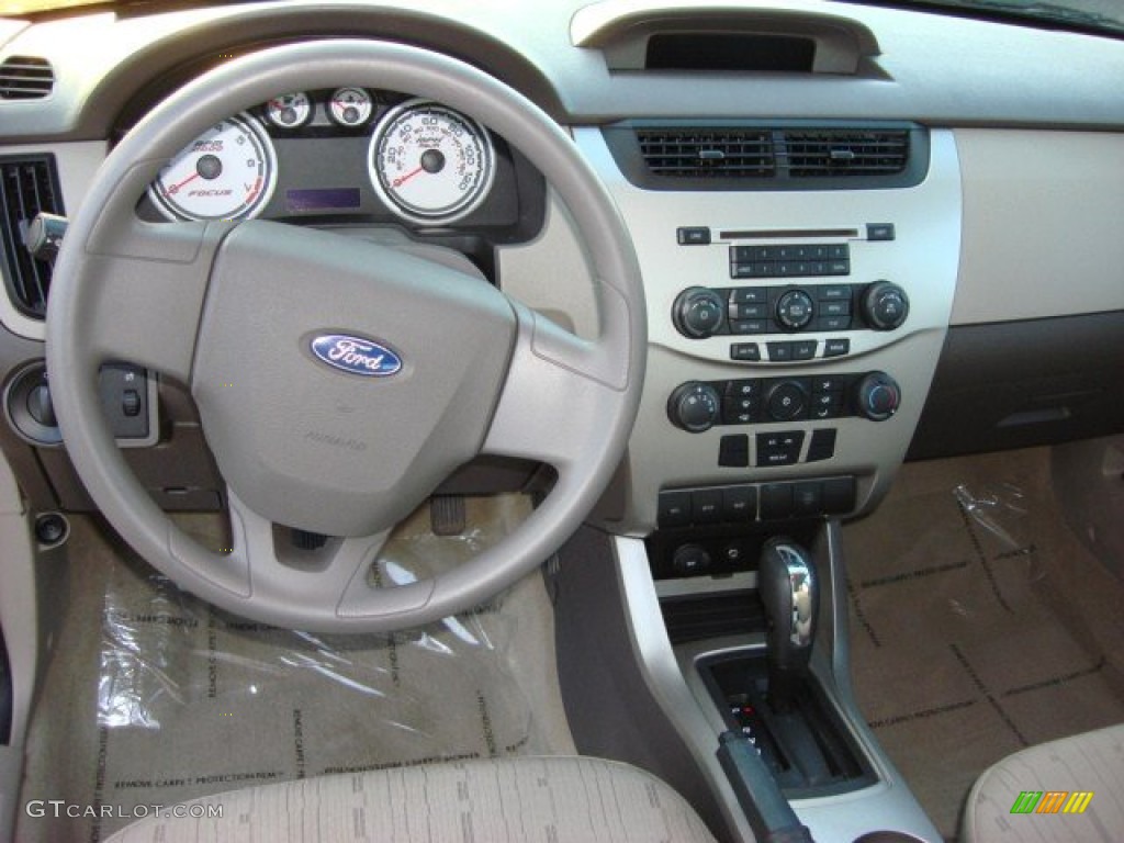 2009 Ford Focus SE Sedan Dashboard Photos