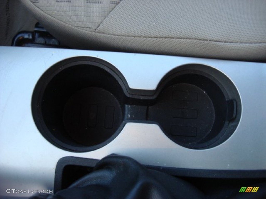 2009 Focus SE Sedan - Amber Gold Metallic / Medium Stone photo #20