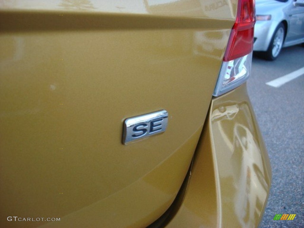 2009 Focus SE Sedan - Amber Gold Metallic / Medium Stone photo #25