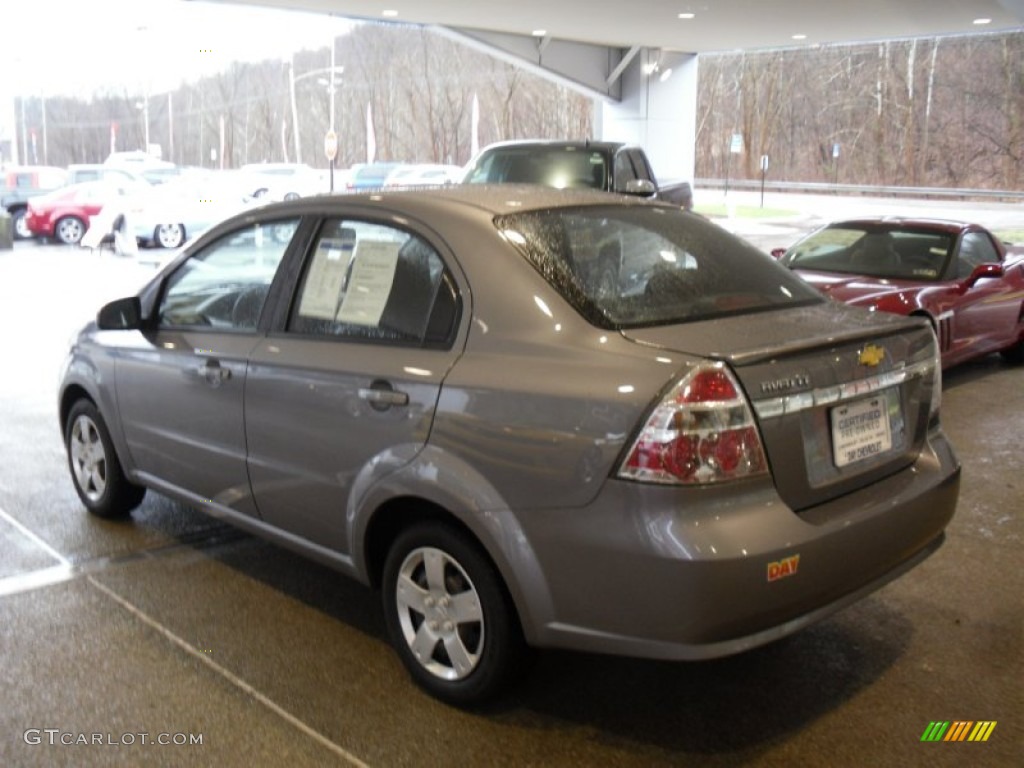 2010 Aveo LT Sedan - Medium Gray / Charcoal photo #4