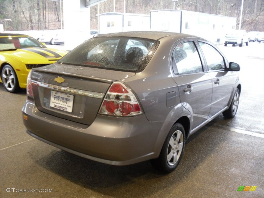 2010 Aveo LT Sedan - Medium Gray / Charcoal photo #6