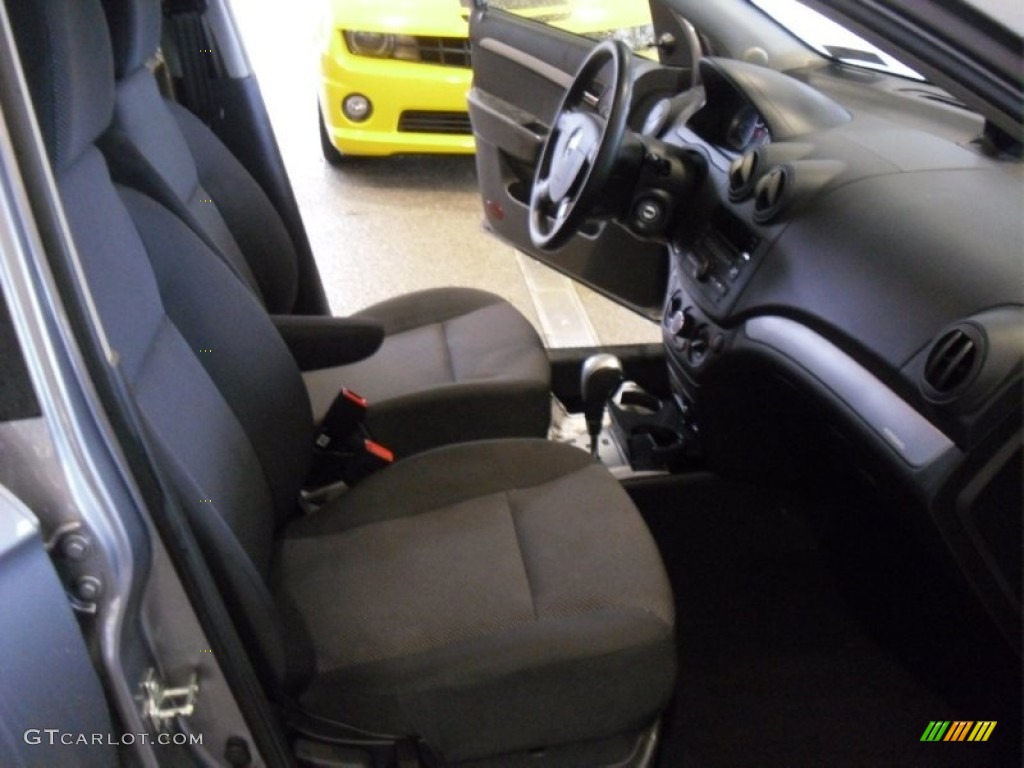 2010 Aveo LT Sedan - Medium Gray / Charcoal photo #10