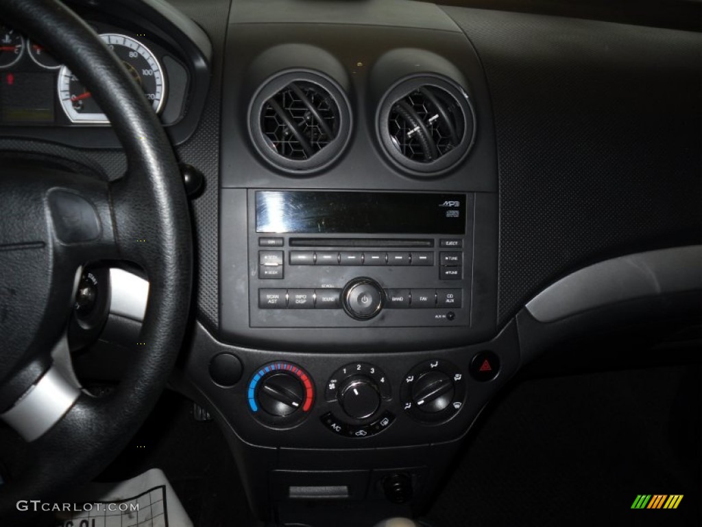 2010 Aveo LT Sedan - Medium Gray / Charcoal photo #13