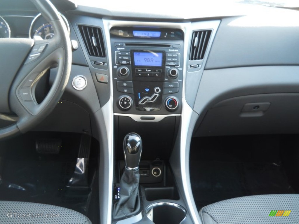 2011 Sonata SE - Radiant Silver / Gray photo #5