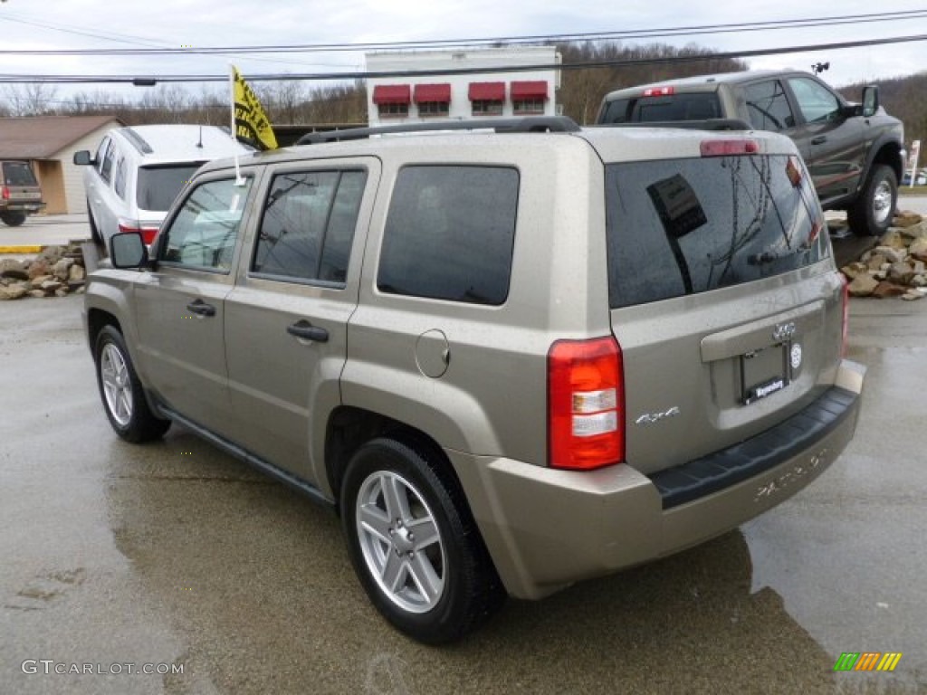 2007 Patriot Sport 4x4 - Light Khaki Metallic / Pastel Pebble Beige photo #3