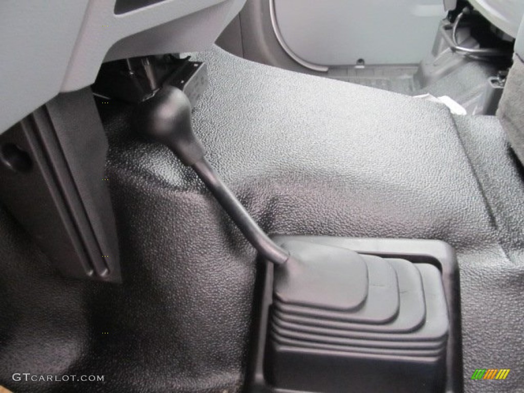 2012 F350 Super Duty XL Regular Cab 4x4 Chassis - Oxford White / Steel photo #19