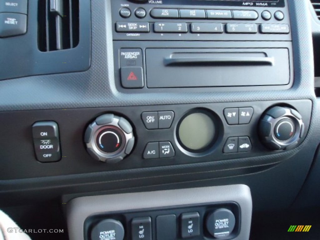 2012 Honda Ridgeline RTL Controls Photo #59779592