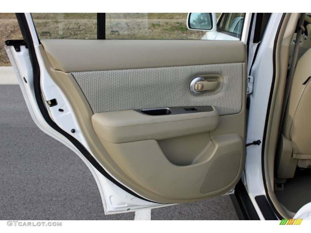 2007 Nissan Versa SL Beige Door Panel Photo #59782100