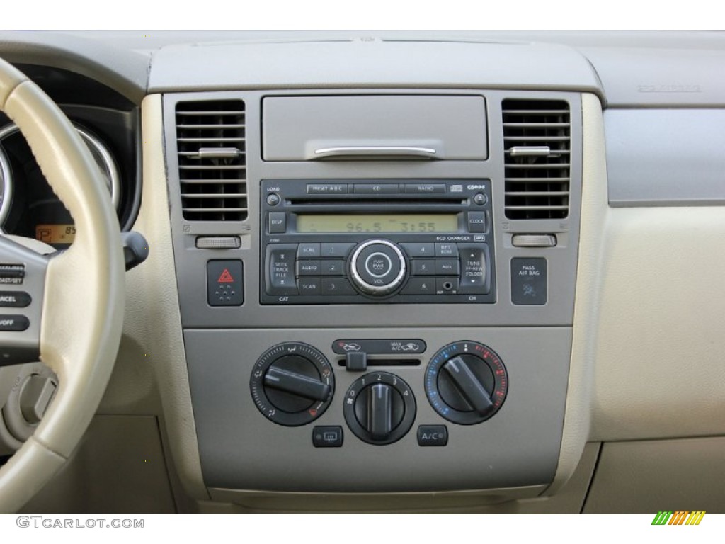 2007 Nissan Versa SL Controls Photo #59782157