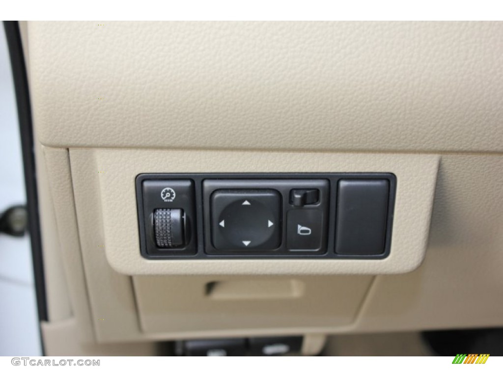 2007 Nissan Versa SL Controls Photo #59782301