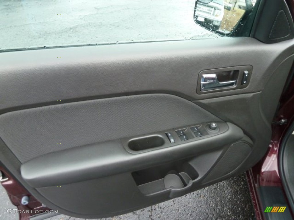2011 Fusion SE - Bordeaux Reserve Metallic / Medium Light Stone photo #11