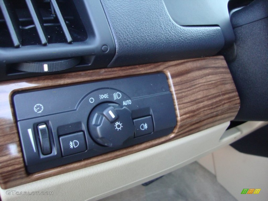 2009 Land Rover LR2 HSE Controls Photo #59800659