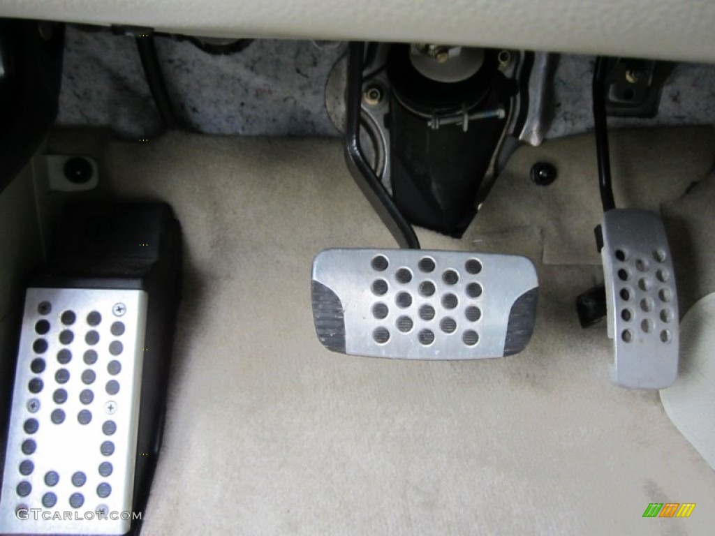 2003 Infiniti FX 35 AWD Controls Photo #59801379