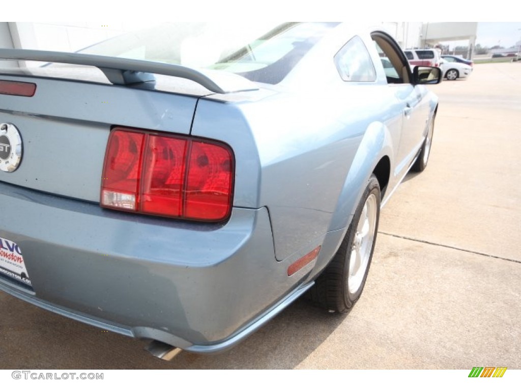 2007 Mustang GT Premium Coupe - Windveil Blue Metallic / Medium Parchment photo #21