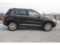 Deep Black Metallic - Tiguan SE Photo No. 7