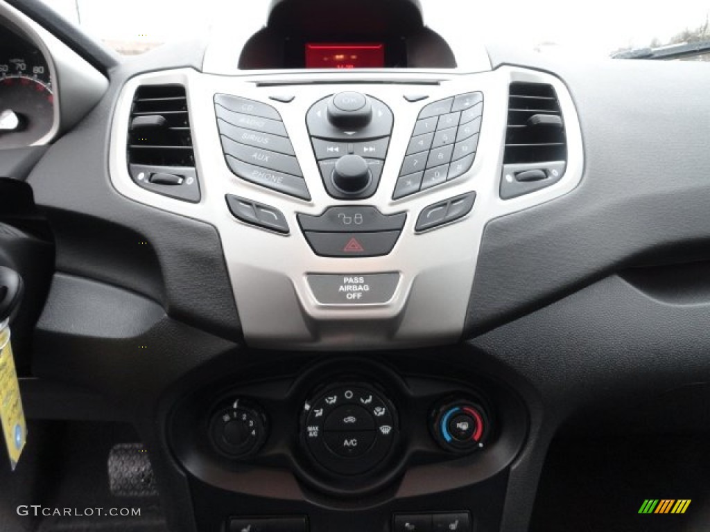 2012 Ford Fiesta SE Hatchback Controls Photo #59803893