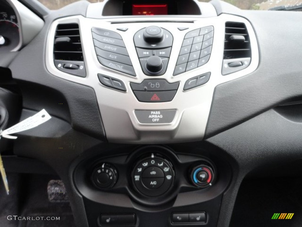 2012 Ford Fiesta SE Hatchback Controls Photo #59804163