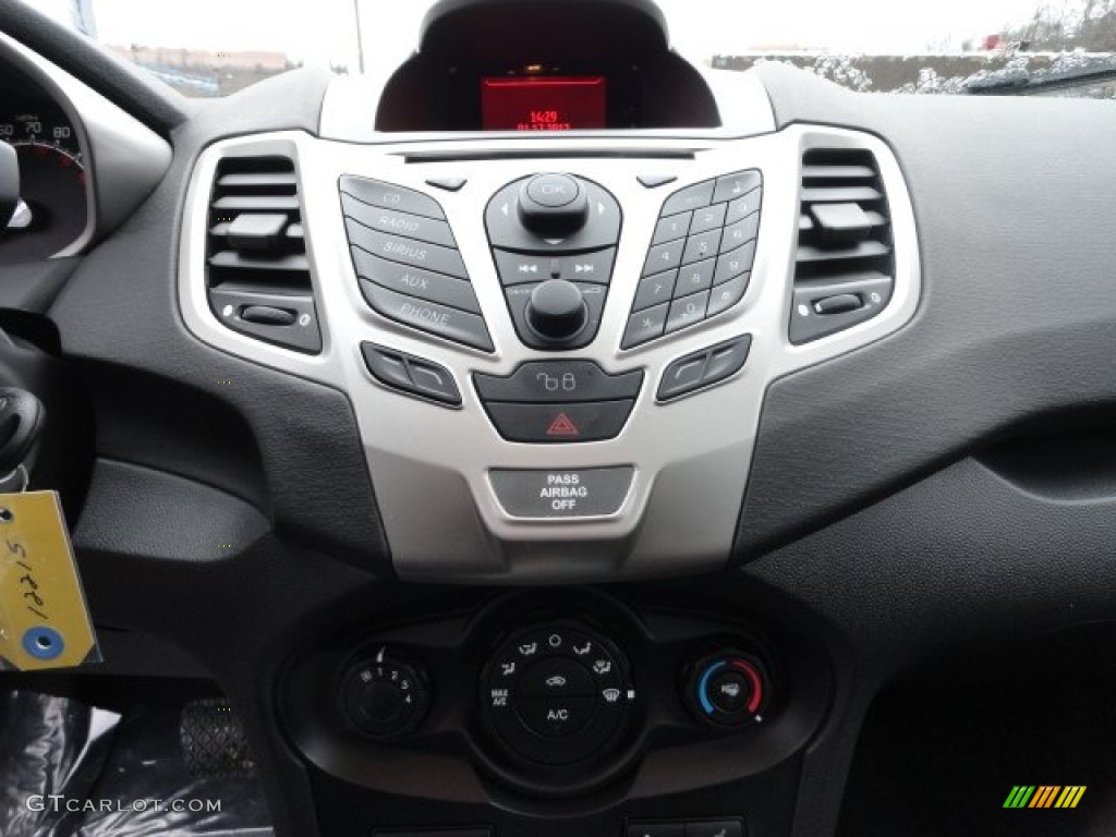 2012 Ford Fiesta SE Hatchback Controls Photo #59804418