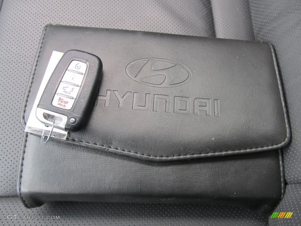 2010 Hyundai Genesis 4.6 Sedan Keys Photos