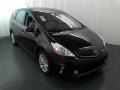 Черная Toyota Prius 2017