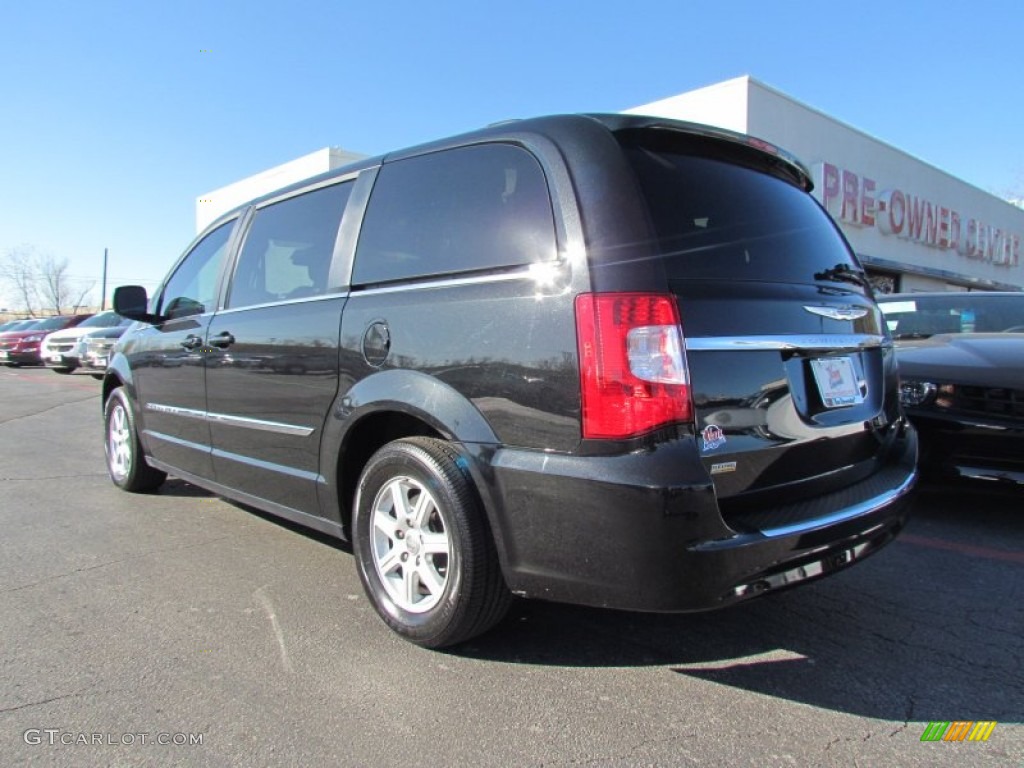 2011 Town & Country Touring - Brilliant Black Crystal Pearl / Black/Light Graystone photo #5