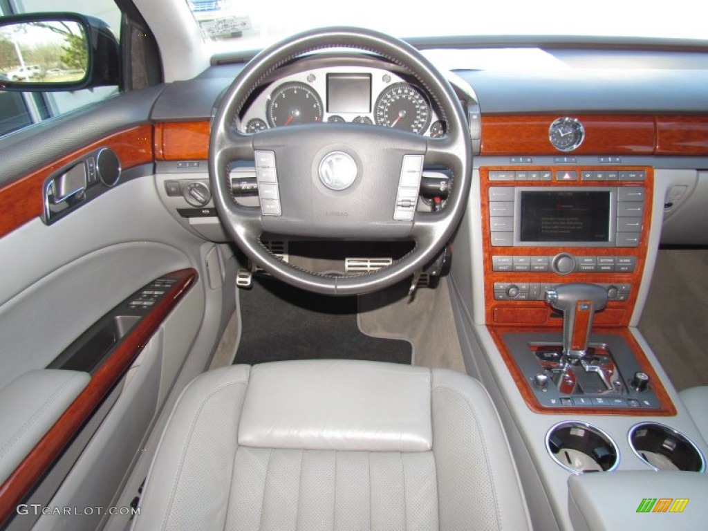 2004 Volkswagen Phaeton V8 4Motion Sedan Controls Photo #59818880